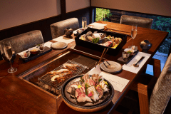 【囲炉裏ダイニング】お食事は朝夕、お部屋の専用ダイニングにご用意