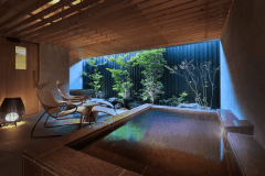 【はなれ 椿】木漏れ陽が降り注ぐ専用露天風呂