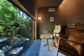 【はなれ 椿】6畳の書斎からは中庭が眺められる居心地の良い空間
