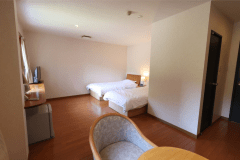 洋室ツイン道路側25.2平米＜禁煙＞