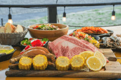 グランピングヴィレッジIBARAKIのBBQはブランド牛も海鮮もスイーツも楽しめるラグジュアリーBBQ。
