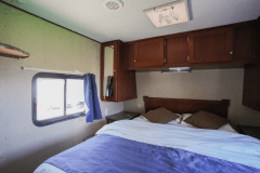 トレーラー　ベッド