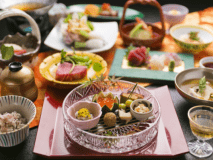 旬にこだわり、器にこだわり。熟練の板前が繊細かつ大胆に仕上げる『養老の詩味滋味』を心置きなく