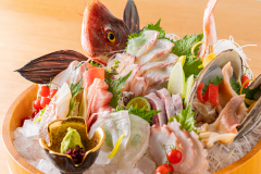 【地魚の桶盛】毎朝仕入れる鮮度抜群の鮮魚をお刺身でご用意致します。