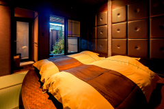 【風信子（ひやしんす）】2020年2月NEWオープン！掘りゴタツ付の6畳和室と8畳寝室、シャワーブースのある露天風呂付客室です。