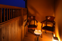 【都忘れ（みやこわすれ）】掘りゴタツ付の6畳和室と8畳寝室、テラスの付いた露天風呂付客室です。