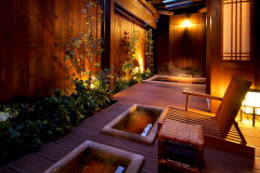 【唐菖蒲（とうしょうぶ）】足湯テラスの付いた専用露天風呂付き和室フラットタイプのお部屋です。