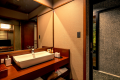 【菫（すみれ）】2020年2月NEWオープン！専用露天風呂とシャワーブース、足湯が付いたフラットタイプのお部屋です。