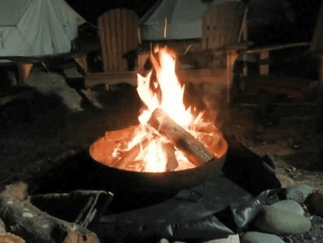 たき火台のご用意があります(薪セット付き)
冬の暖を取るのに是非ご利用ください。