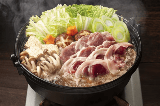 伊豆山中で捕れた新鮮な猪肉を使用した鍋ディナーを楽しめます。
贅沢なジビエ鍋コースを是非ご堪能ください！
(画像はイメージです)