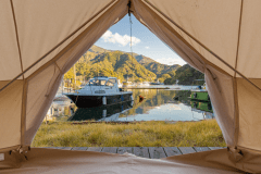 テントを開ければ、目の前には西伊豆・安良里の海が広がっています。
他に類を見ない贅沢な自然との一体感を存分にご体験ください。