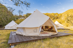 居心地の良い北欧デザインのベルテントで、特別なキャンプ体験が待っています。
2～4名様向けのサイズバリエーションもご用意しております。