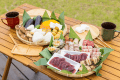 伊豆の山海の食材を使用したバーベキューディナーを楽しめます。
自然の魅力を最大限に堪能し、地元の味覚を楽しむ贅沢なひと時を是非味わってください！
