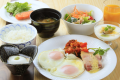 ご朝食は旬の素材によるハーフバイキング（和・洋）をお楽しみください