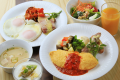 ご朝食は旬の素材によるハーフバイキング（和・洋）をお楽しみください