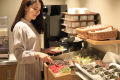 ご朝食は旬の素材によるハーフバイキング（和・洋）をお楽しみください