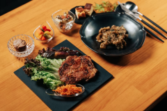 絶景ダイニングで縄文スイートポークを味わう 創作ほうとうディナー1泊2食付きプラン