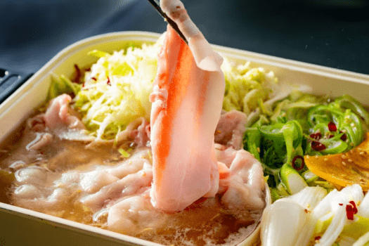 【1泊2食】＜Winter Only＞あったかお鍋プラン～柿のしゃぶしゃぶ？！＆ご当地ポークの饗宴。フルーツ王国であじわう絶品なべ～