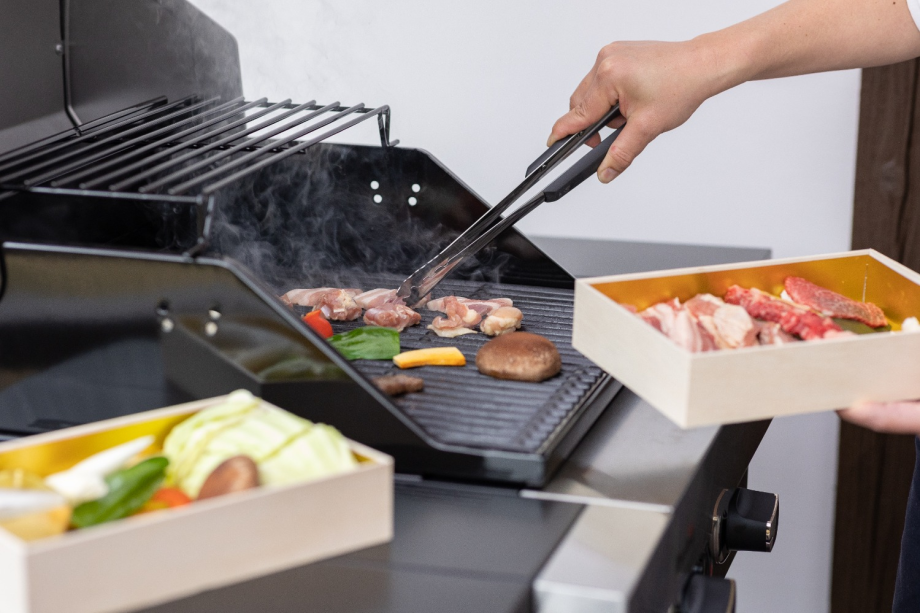 【お食事】温度調整がしやすい、ガス式のBBQグリル。焦げる心配もありません！