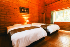 【Marigold】大きい窓から降り注ぐ光が室内を明るく照らします。景色を眺めながら寛ぐのも◎