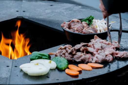 ファイヤーボウルで焼くジンギスカン & 薪割り体験 　【17:00〜20:00】