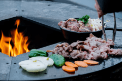 ファイヤーボウルで焼くジンギスカン & 薪割り体験 　【17:00〜20:00】