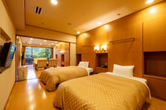 特別室流水の間（禁煙）66平米☆温泉内風呂付き☆床暖房完備
補助ベッド利用で最大4名様までご利用可