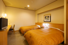 ☆あやめ亭2階3階（禁煙）☆（54平米）　琉球畳の和室10畳とセミダブルベッド2台の和洋室タイプ