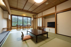 華月亭和室12畳（禁煙）45.8平米
庭園に面したお部屋です。