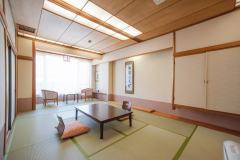 バス無しの分少し広いお部屋です。