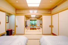 特別室行雲の間（禁煙）73.42平米
和室12畳+2ベッドルーム+テラス+温泉内風呂付き