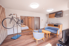 自転車スタンド完備お部屋は禁煙です。洋室ツイン+ダイニング(禁煙)自転車持ち込み可～40㎡