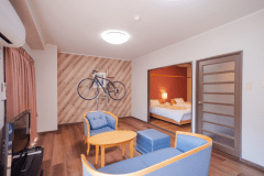 自転車スタンド完備お部屋は禁煙です。洋室ツイン+ダイニング(禁煙)自転車持ち込み可～40㎡