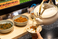 ＜本館朝食バイキングの一例＞朝からサラサラといただける出汁茶漬けをどうぞ