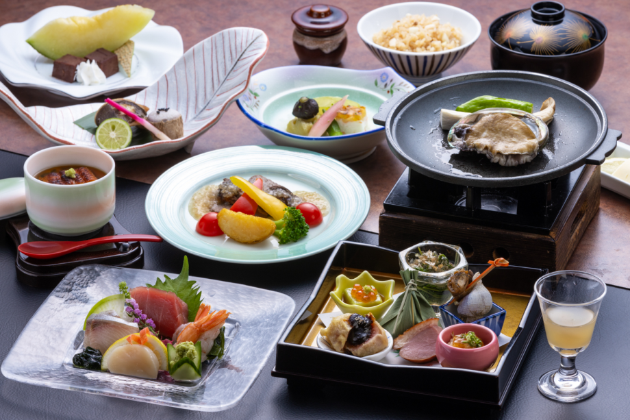 スタンダードコース～アワビの踊り焼きお１人1枚付き♪≪和食会席料理（１０品）≫(※写真はイメージです）