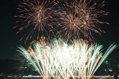 夜空を彩る花火