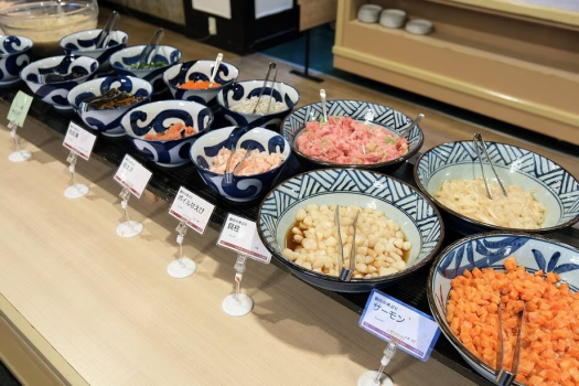 14種のお好きな具材で自分だけの海鮮丼がつくれます！【朝食バイキング】