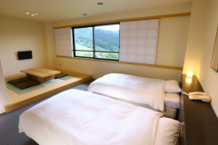 湯房　和洋室（ツインベッド+畳4.5畳）