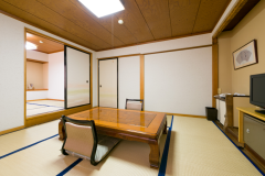 Japanese-style room (large) for 4 to 7 people Japanese-style room (large) for 4 to 7 people