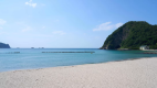 東に「淀の洞門」、西に「はさかり岩」竹野の有名スポットを両脇に抱える贅沢なビーチです。透明度も抜群♪