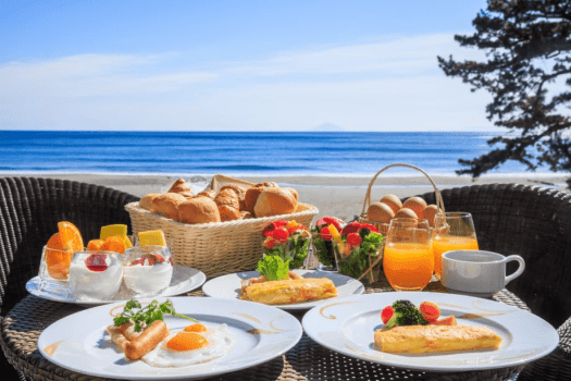 天気のいい日はテラスで朝食を