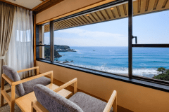 和モダンツイン+次の間の広縁からの眺望