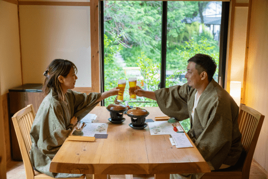 【個室お食事処】お食事と共に、四季の移ろいを感じる自然の景色をお楽しみいただけます。