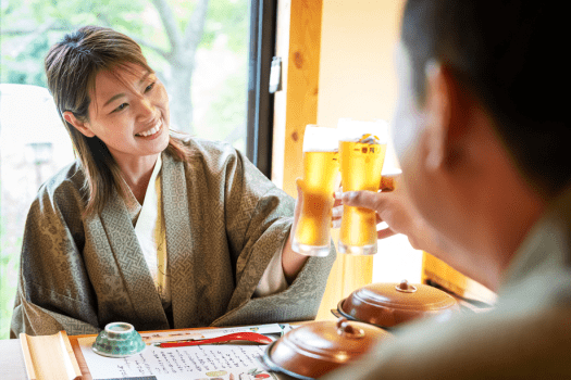 【個室お食事処】お食事と共に、四季の移ろいを感じる自然の景色をお楽しみいただけます。