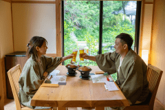 【個室お食事処】お食事と共に、四季の移ろいを感じる自然の景色をお楽しみいただけます。