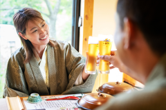 【個室お食事処】お食事と共に、四季の移ろいを感じる自然の景色をお楽しみいただけます。 【個室お食事処】お食事と共に、四季の移ろいを感じる自然の景色をお楽しみいただけます。