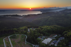 【展望台】水平線に沈む夕日を、展望台から眺めることができます。