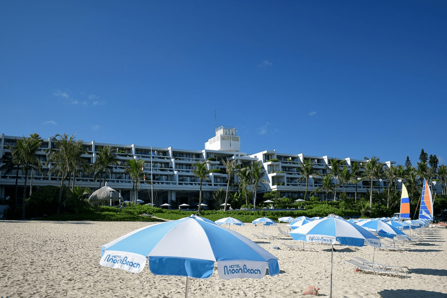 ビーチから望む外観