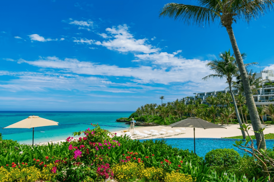 ラグーンプールとビーチ