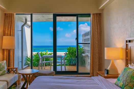 クラブスーペリア　室内から見たテラス